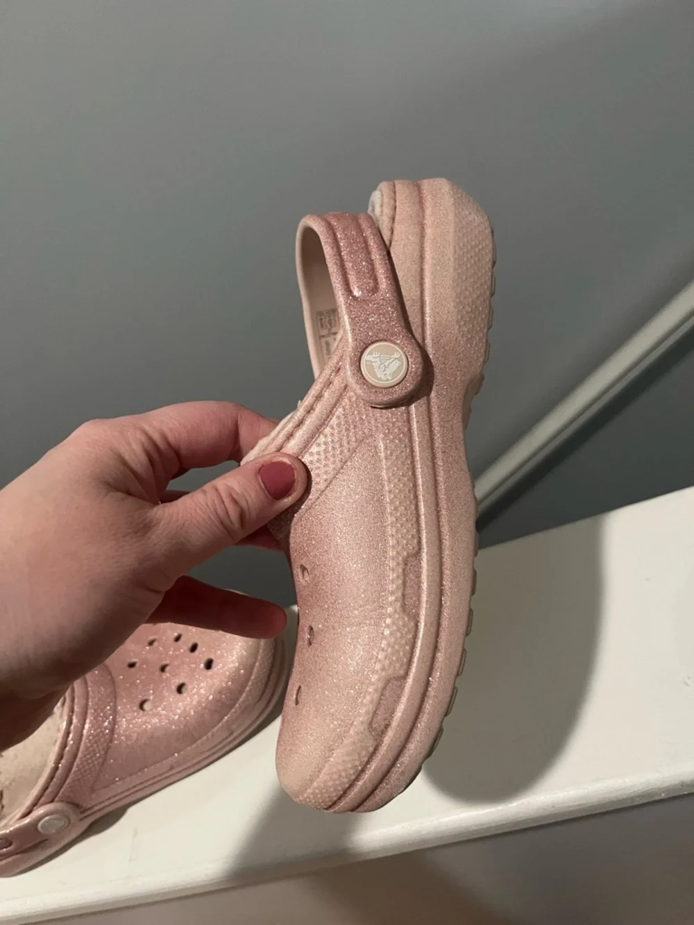 CROCS J2 Size 2 Kids Sparkle Pink Faux-Fur Lined Clog